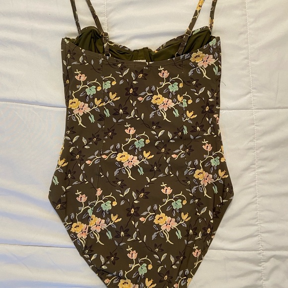 Tory Burch Floral Underwire Swimsuit - Picture 7 of 8